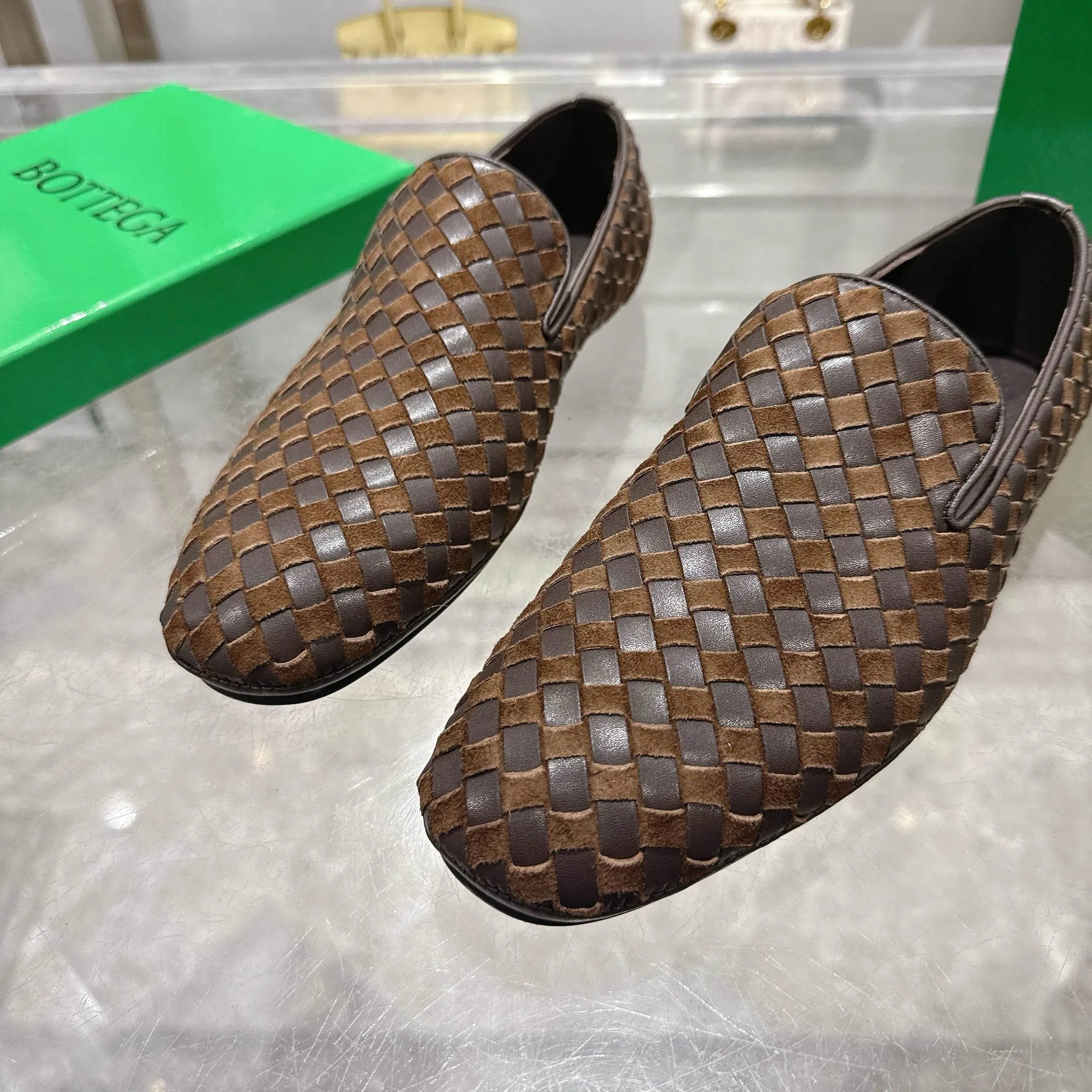 [BV] Top P: 760💰Size for couples: Female 35-39 Male 39--44 (Female 40. Male 38.45.46.47 customization is not returnable) [Note‼ ️] Add 💰 to size 46, add 💰 to size 47. Bottega Veneta's 2025 autumn counter synchronized genuine leather outsole classic woven half-drag couple model Bottega Veneta square toe flat shoes, imported mixed sheepskin, imported sheep! Leather outsole! [Rose][Rose]! Purely hand-woven and operated, the original board is reproduced one-to-one! quality assurance!